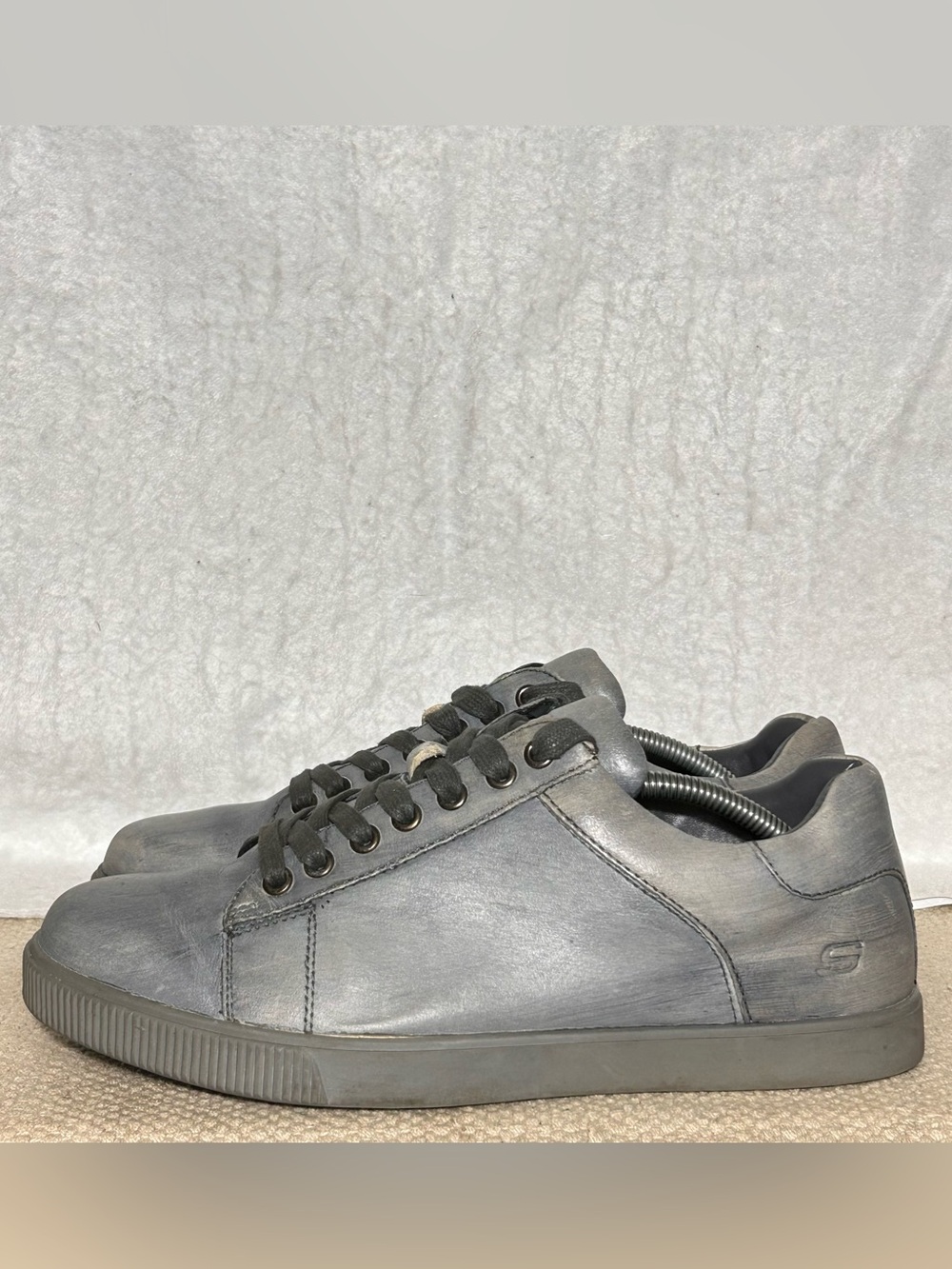 Skechers Mens Grey Volden Fandom Casual Leather Fashion Sneakers Shoes SZ US 9 - Picture 2 of 11